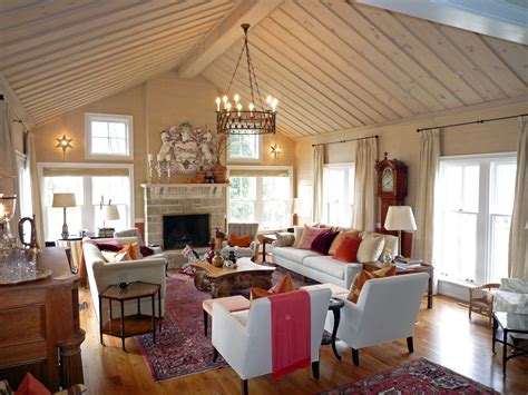 Sarah richardson house seasons suburban house piece a vivre red walls entertainment room entertainment products mid century house interiores design. Sarah Richardson's Farmhouse - Great Room - Fieldstone Windows