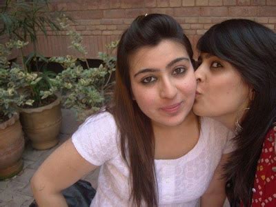 Pakistani Hot Aunties Photos Hot Pakistani Girl Kissing Girl In