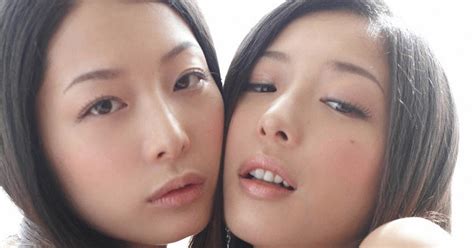 3 alkpop stars korean stars news stars online mari and eri the duo japanese model in casual dress