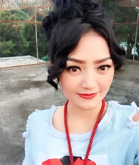 Profil Biodata Dan Foto Siti Badriah Bintang Sinetron Senandung Di
