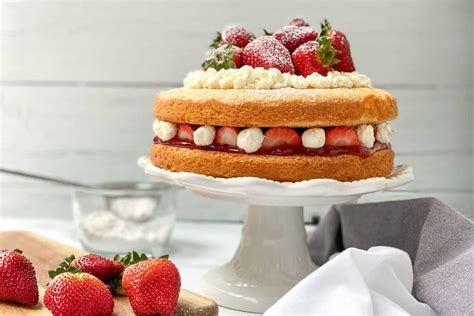 Fresh Strawberry Cream Sponge Cake Recipe