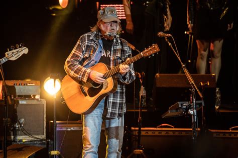 Neil Young Launching West Coast Solo Acoustic Theater Tour In July