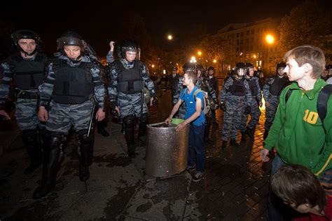 Anti Putin Protestors Clash With Police In Moscow