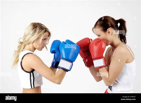Two Female Boxers Fighting Each Others Stock Photo Alamy