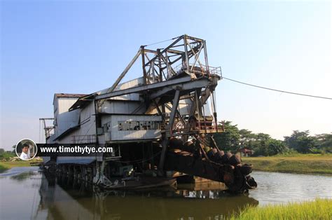 Tanjung tualang tin dredge is certainly a unique relic during the glory days of malaysia's tin mining industry. Tanjung Tualang Tin Dredge No. 5