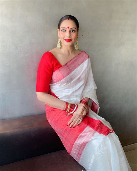 Bipasha Basu In Red And White Saree Red And White Sari Red And White Sarees Silk Sarees