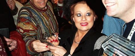 The Eyes Of Tammy Faye Movie Review 2000 Roger Ebert