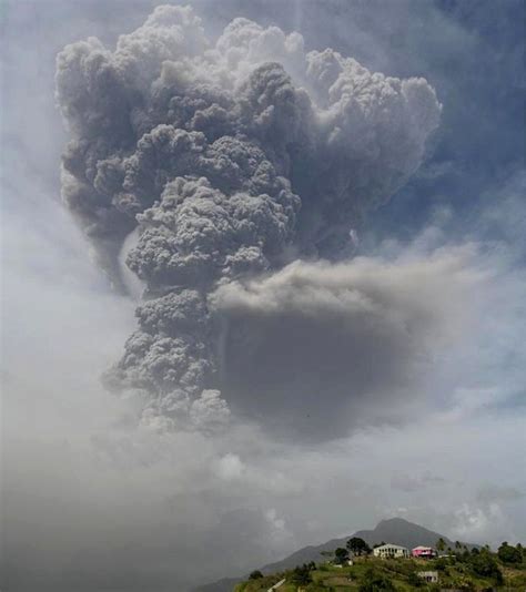 Saint Vincent Volcano Explosive Soufrière Eruption Sparks Mass