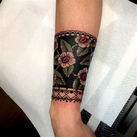 joetartarottiさんはinstagramを利用しています-「big-bracelet」-cuff-tattoo,-traditional-tattoo-cuff,-tattoos