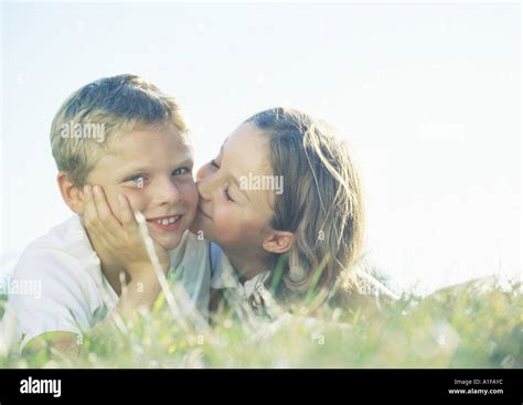 Cheek Couples Hands Hi Res Stock Photography And Images Alamy