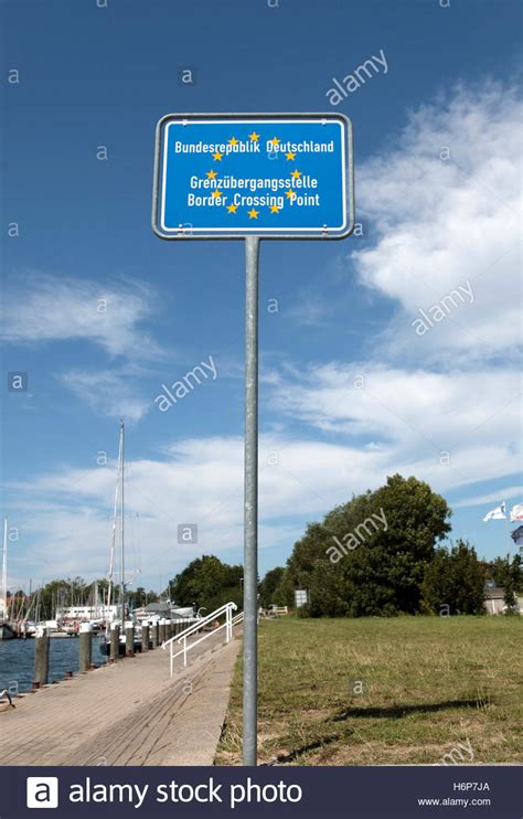 Border Signs Hi Res Stock Photography And Images Alamy