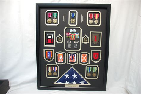 US Army Shadow Box w/ Flag, Patches, Medals, etc. | Army shadow box, Military shadow box, Shadow box