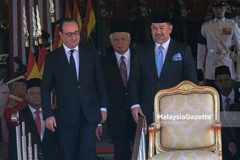 Don't miss out on malaysia's top stories! Agong Sambut Presiden Perancis di Dataran Parlimen