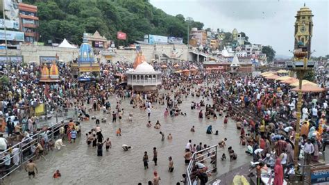 Over Four Lakh Devotees Take Holy Dip In Ganga On Somvati Amavasya Pioneer Edge Uttarakhand