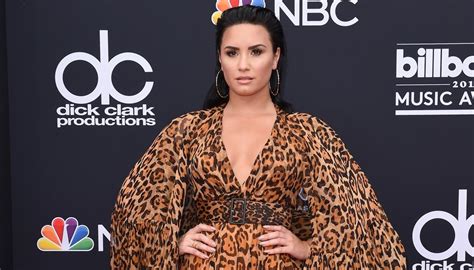 Demi Lovato Ditched Her Pink Hair And Got An Even Shorter Pixie Cut