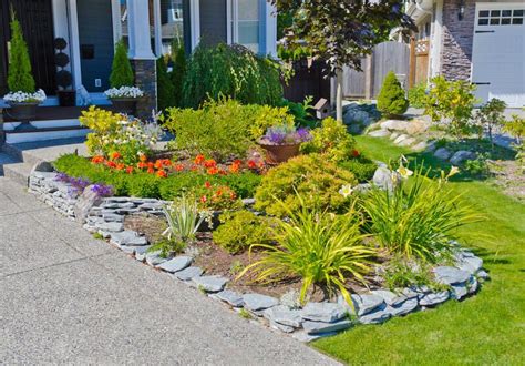 28 Front Yard Landscaping Ideas To Make Your Home More Attractive