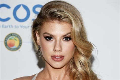 Baywatchs Charlotte Mckinney Unleashes 32f Assets In Frontless Dress