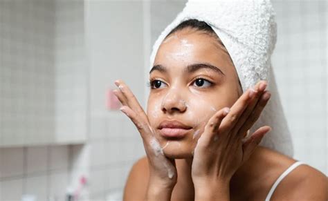 10 Skincare Tips On How To Wash Your Face Properly