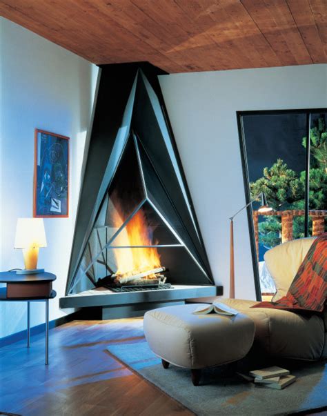 Unusual Indoor Fireplaces That Will Catch Your Eye