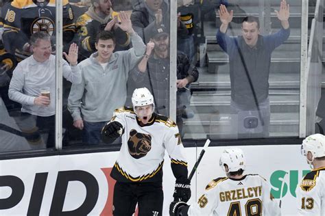 Bruins Defeat Lightning To Extend Nhl Record Season Opening Home Win