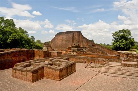 Les Vestiges De Nalanda Mahavihara En Inde