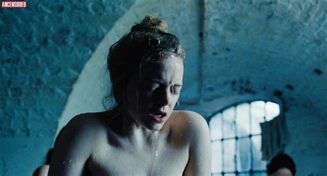 Naked Emma Stone In The Favourite