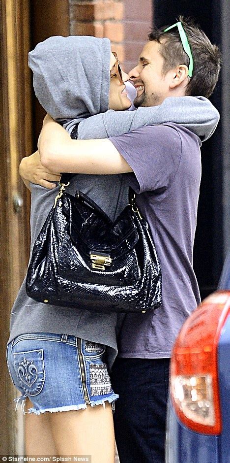 Kate Hudson And Fiance Matt Bellamy Share A Passionate Embrace Daily