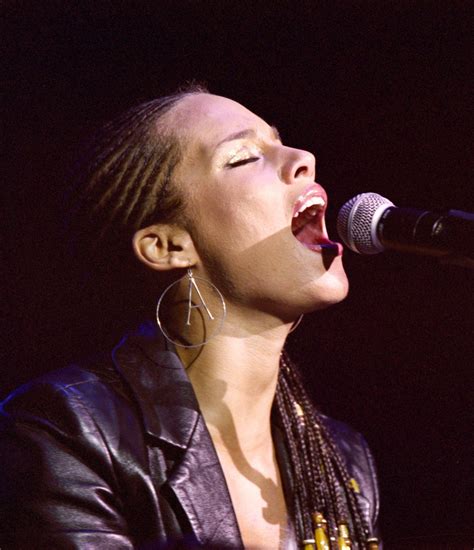 Alicia Keys Iconic Cornrows Were Once Your Hairspiration The Rickey
