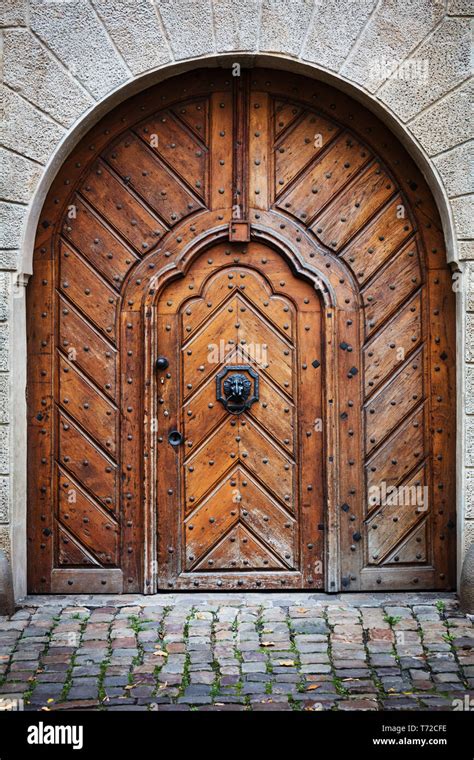 Antique Wooden Gate Hi Res Stock Photography And Images Alamy