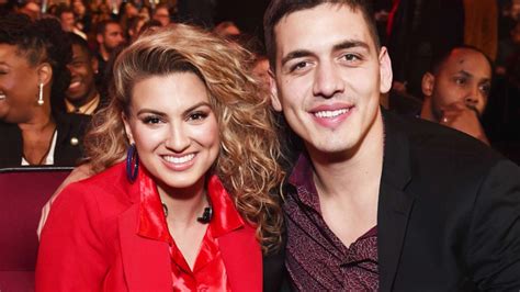 Tori Kelly S Husband Andre Murillo Gives Update On Her Health Scare