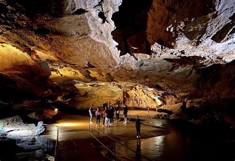 Explore Tuckaleechee Caverns In The Mountains Of East Tennessee