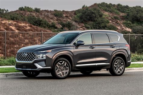 May 04, 2021 · the 2021 hyundai santa fe features mildly reworked exterior styling with a broader looking front end, fresh wheel designs and a few smaller tweaks. 2021 Hyundai Santa Fe Arrives In America With Bold New ...