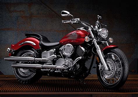 Its styling or its price. 2012 Yamaha V Star 1100 Custom - Moto.ZombDrive.COM