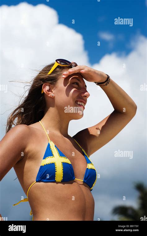 Eine Skandinavische Teenager Mädchen Mit Einem Schwedischen Bikini