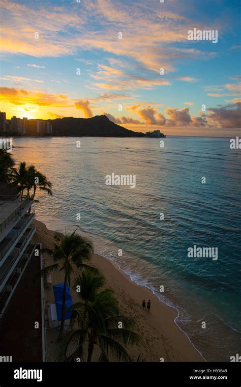 Sunrise Diamond Head Waikiki Beach Oahu Hawaii Stock Photo Alamy