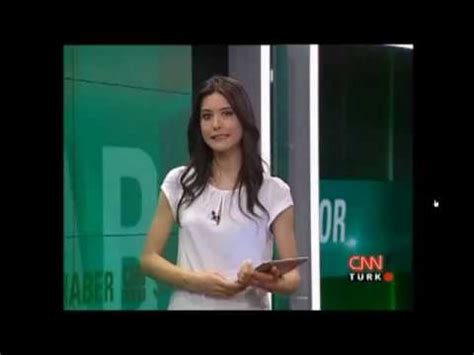 Cnn türk spikeri gözde atasoy'un geçtiğimiz günlerde barcelona'dan paylaştığı fotoğrafı fark eden bazı takipçileri, 14 gün kuralını çiğneyen spikeri yayında görünce durumu sosyal medyada dile getirdi. Gözde Atasoy - YouTube