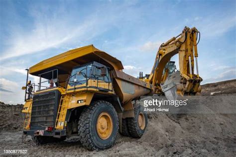 Earth Moving Trucks Photos Et Images De Collection Getty Images