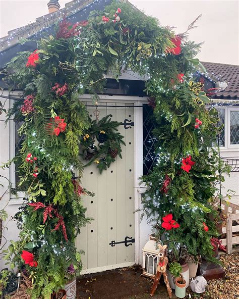 Homeowner Saves £200 By Making Her Own Diy Christmas Arch For £47