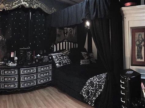We Love The Darkness Of This Bedroom 🖤 📸 Dreronayne B Home Decor Gothic Home Decor