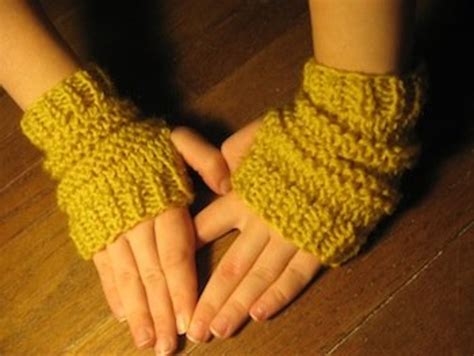 5 needles cast on 32. Easy Beginners Knit and Purl Fingerless Gloves Knitting ...