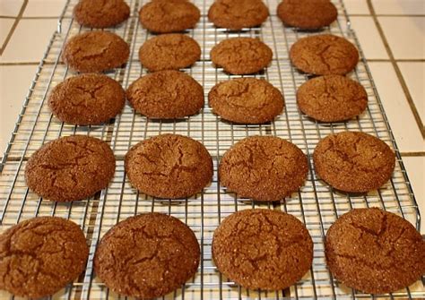 I remember watching them bake through the oven door. Low-Sugar Molasses Cookies Recipe