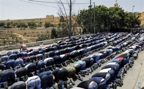 After Weeks Of Tension Fridays Muslim Prayers In Old City End