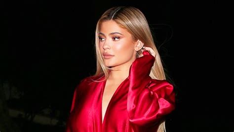 Kylie Jenner Shows Off Insanely Elaborate Holiday Lights Outside Her