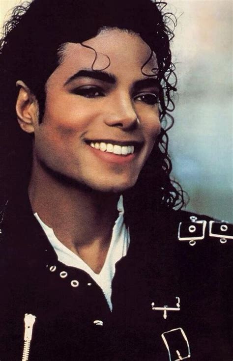 Smile is one of michael jackson's songs in the album, history: His perfect smile ️ love you Michael | Michael jackson smile, Michael jackson bad, Michael jackson