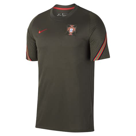 It shows all personal information about the players, including age, nationality, contract. Portugal formation maillot 2020-2021 - Maillots-Football.com