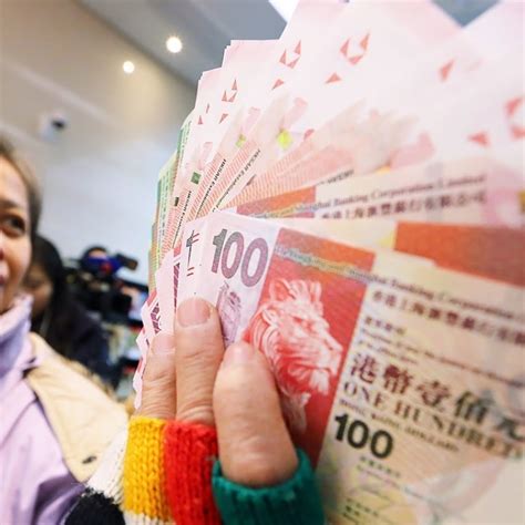 Long Line For New Notes For Lai See Packets Prompts Hong Kong Bank To