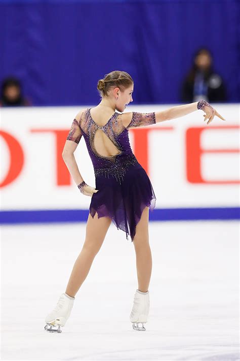 En images Alena Kostornaia nouvelle étoile montante du patinage