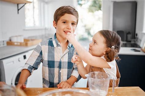 youve got something a mom baking with her daughter in their kitchen at home stock image