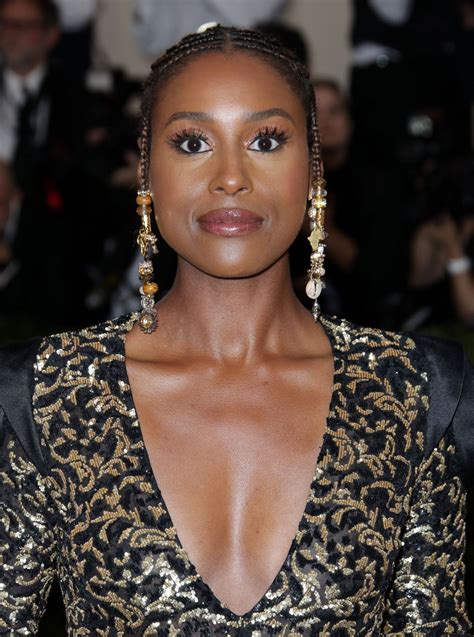 Issa rae continues to show the versatility of natural hair on the show as well as in all her press. ISSA RAE at MET Gala 2018 in New York 05/07/2018 - HawtCelebs