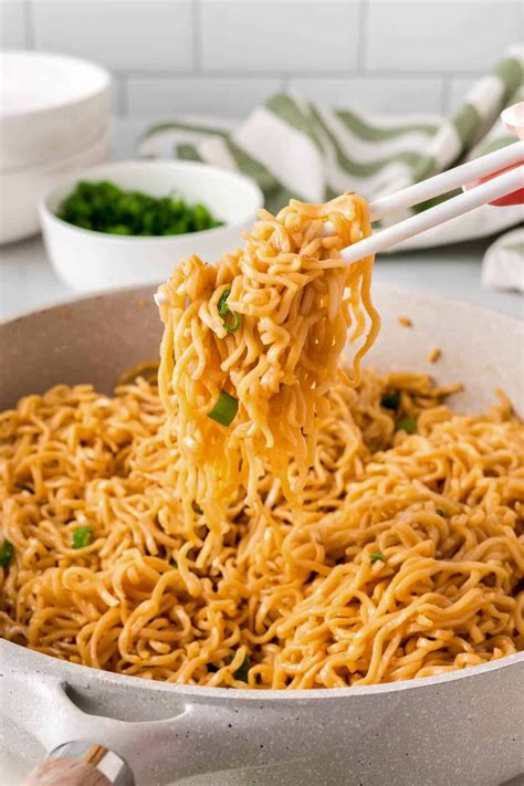 Sesame Garlic Ramen Noodles Diner Recipes Ramen Recipes Easy Vegetarian Dishes